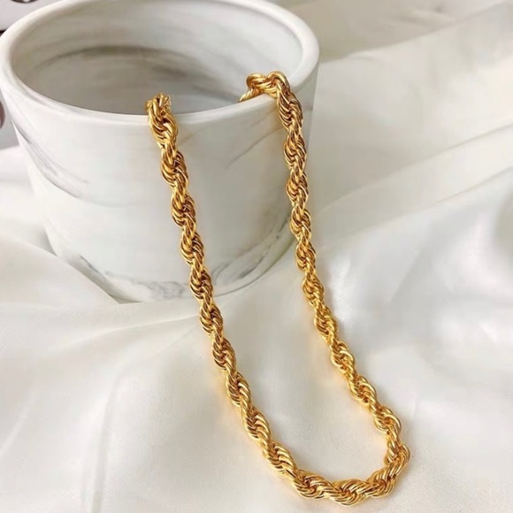 CLOSING SALE!❤️18K Gold Plated Bold rope Chain Necklace - Picture 7 of 8